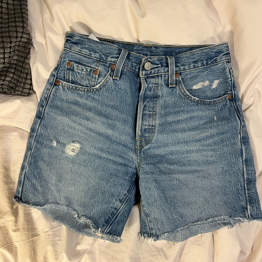 Levi’s 501 Mid-Thigh Shorts